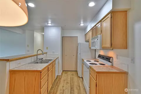 1001 W Casino Rd #H106, Everett, WA 98204