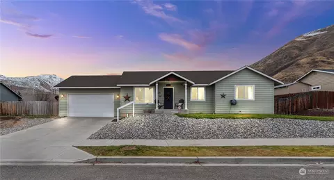 2072 Lasso Dr, Wenatchee, WA 98801