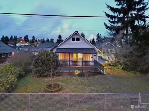 2008 9th St, Bremerton, WA 98337