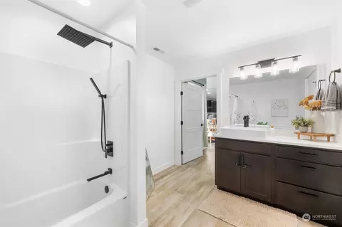 Bath - 1205 Ashlynn Ct, Everson, WA 98247 photo 4 of 5