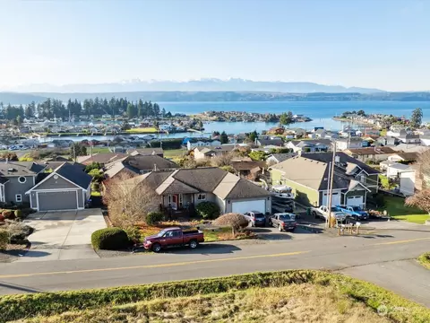 37986 NE Maple Pl, Hansville, WA 98340