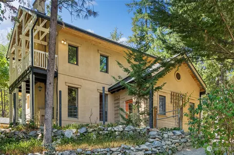 12725 S Lakeshore Rd, Chelan, WA 98816