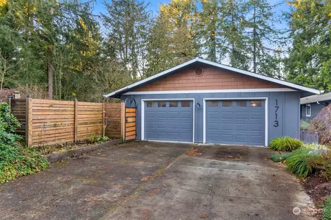 1713 Evergreen Park Ct SW, Olympia, WA 98502