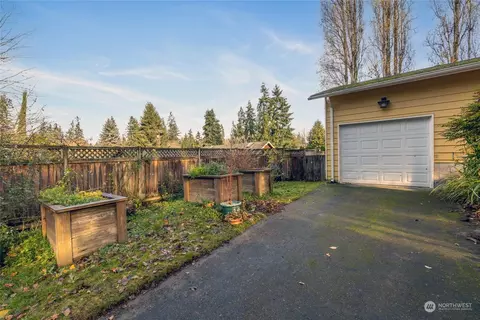 Exterior - 21817 7th Pl W, Bothell, WA 98021 photo 2 of 8