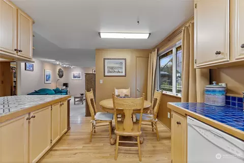 Kitchen - 21817 7th Pl W, Bothell, WA 98021 photo 6 of 7