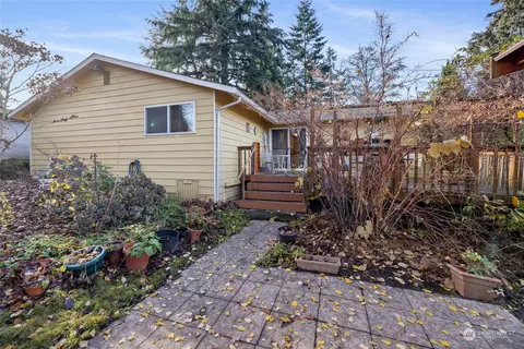 Exterior - 21817 7th Pl W, Bothell, WA 98021 photo 7 of 8