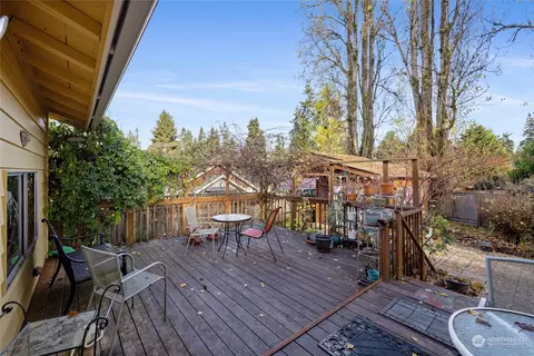 Exterior - 21817 7th Pl W, Bothell, WA 98021 photo 4 of 8
