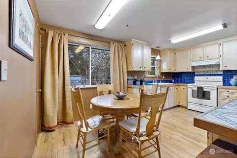 Kitchen - 21817 7th Pl W, Bothell, WA 98021 photo 7 of 7