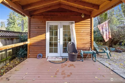 Exterior - 21817 7th Pl W, Bothell, WA 98021 photo 6 of 8
