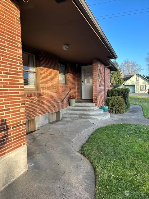 2418 Circle Dr E, Fife, WA 98424