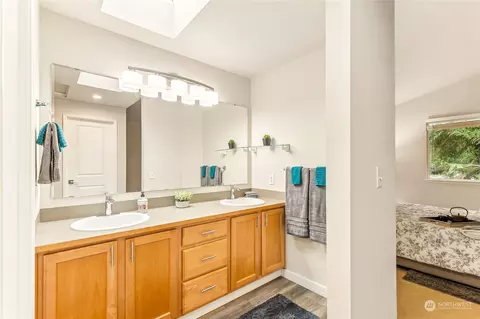 Bath - 18921 1st Ave SE, Bothell, WA 98012 photo 2 of 4