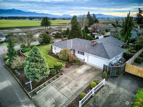 17098 Marlee Dr, Burlington, WA 98233