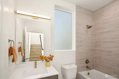 207 11th Ave E, Seattle, WA 98102 photo 12