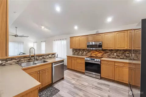 Kitchen - 19713 85th Ave E, Spanaway, WA 98387 photo 1 of 3