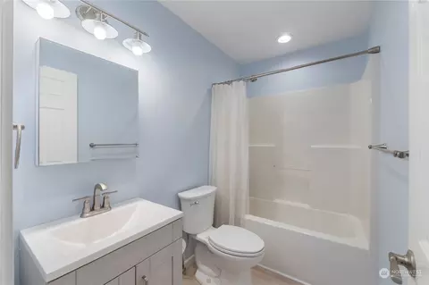 Bath - 19713 85th Ave E, Spanaway, WA 98387 photo 4 of 4