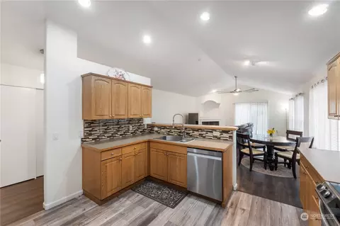 Kitchen - 19713 85th Ave E, Spanaway, WA 98387 photo 2 of 3