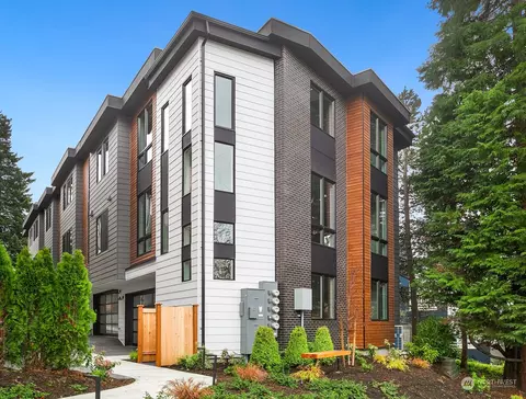 113 6th St #E, Kirkland, WA 98033
