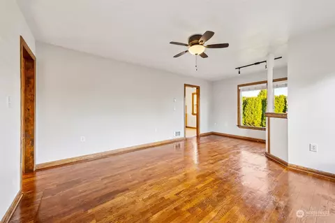 806 Valley Ave E, Sumner, WA 98390 photo 5