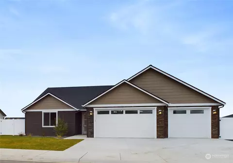 868 NE Tyler Pl, East Wenatchee, WA 98802