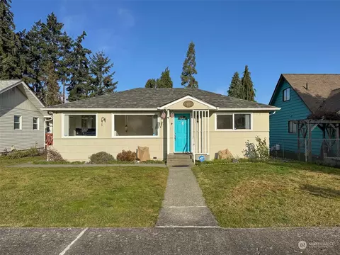 619 W 13th St, Port Angeles, WA 98362