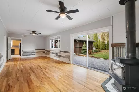 Living - 322 Stearns Rd, Chehalis, WA 98532 photo 3 of 3