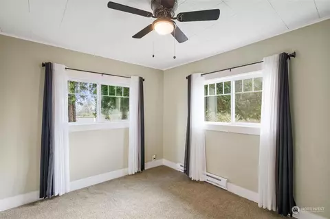 Bedroom - 322 Stearns Rd, Chehalis, WA 98532 photo 1 of 5