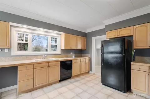 Kitchen - 322 Stearns Rd, Chehalis, WA 98532 photo 1 of 3