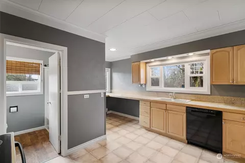 Kitchen - 322 Stearns Rd, Chehalis, WA 98532 photo 2 of 3
