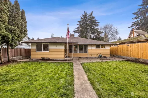 1017 SW 116th St, Seattle, WA 98146