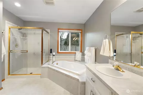 Bath - 14716 155th St E, Orting, WA 98360 photo 4 of 5