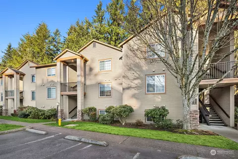 25025 SE Klahanie Blvd #B103, Sammamish, WA 98075
