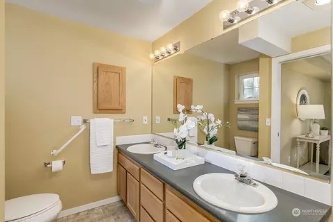 Bath - 2001 120th Pl SE #6-103, Everett, WA 98208 photo 1 of 2