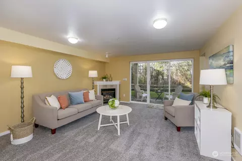Living - 2001 120th Pl SE #6-103, Everett, WA 98208 photo 1 of 2
