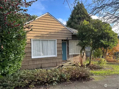 3648 Greenwood Ave N, Seattle, WA 98103