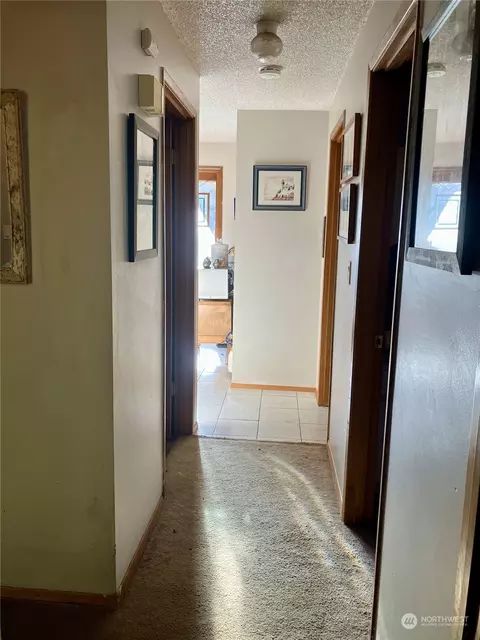 Entry Way - 2024 Monroe Ave, Everett, WA 98203 photo 2 of 2