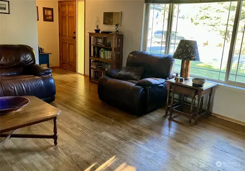 Living - 2024 Monroe Ave, Everett, WA 98203 photo 3 of 4