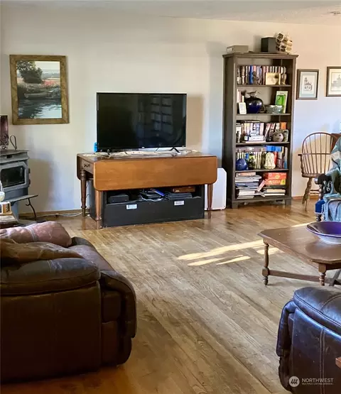 Living - 2024 Monroe Ave, Everett, WA 98203 photo 2 of 4