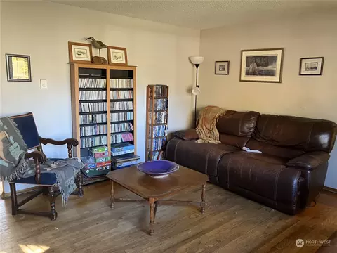 Living - 2024 Monroe Ave, Everett, WA 98203 photo 4 of 4