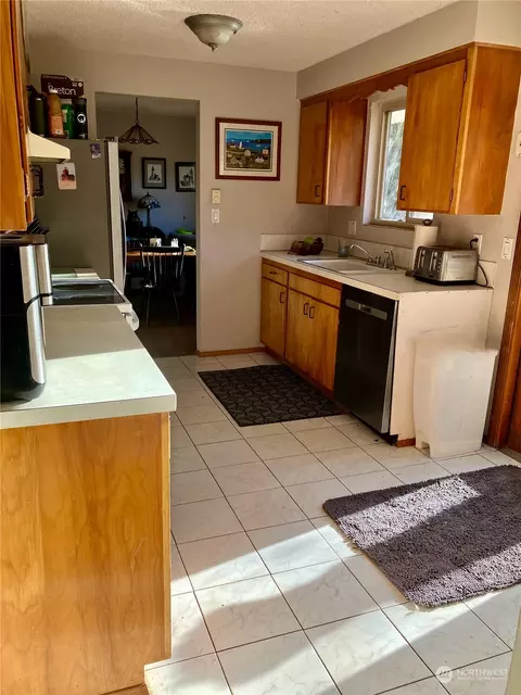 Kitchen - 2024 Monroe Ave, Everett, WA 98203 photo 1 of 1