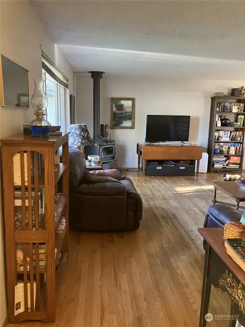 Living - 2024 Monroe Ave, Everett, WA 98203 photo 1 of 4