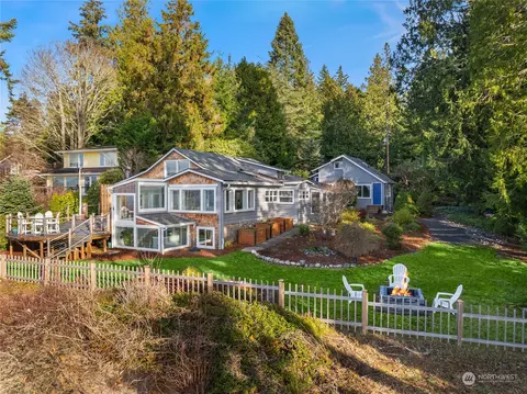 9775 NE Shore Dr, Indianola, WA 98342