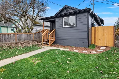 1010 9th St, Bremerton, WA 98337