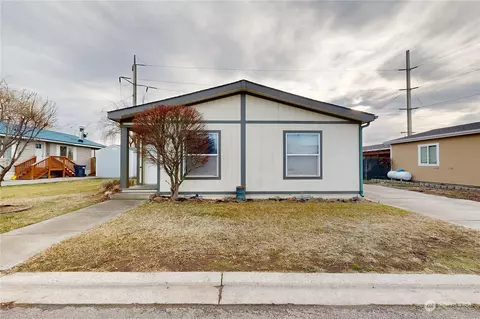 910 Alden St, College Place, WA 99324