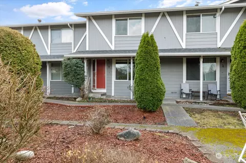 685 SE Ireland St #3, Oak Harbor, WA 98277