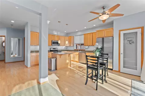 Kitchen - 8609 NE 201st Pl, Bothell, WA 98011 photo 2 of 4