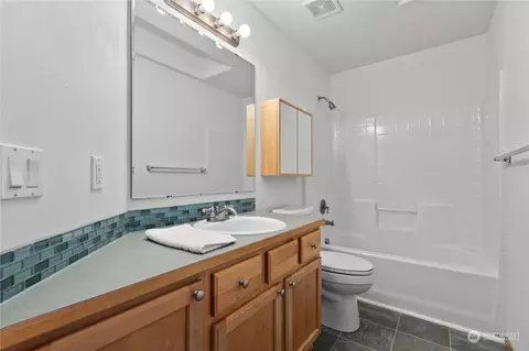 Bath - 8609 NE 201st Pl, Bothell, WA 98011 photo 4 of 4