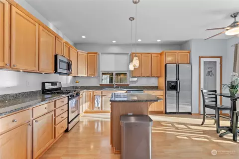 Kitchen - 8609 NE 201st Pl, Bothell, WA 98011 photo 3 of 4