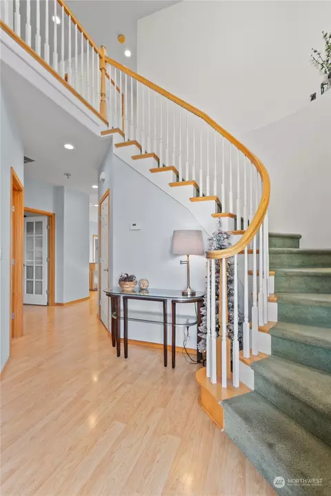 Entry Way - 8609 NE 201st Pl, Bothell, WA 98011 photo 1 of 2