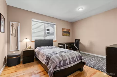 Bedroom - 8609 NE 201st Pl, Bothell, WA 98011 photo 3 of 4