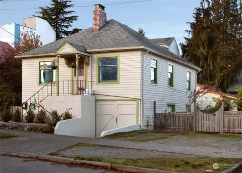 946 N 90th St, Seattle, WA 98103
